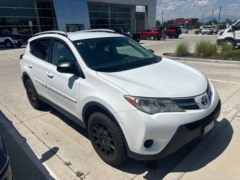 Used 2015 Toyota RAV4 LE AWD/4WD image 4