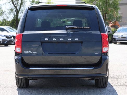 Used 2014 Dodge Grand Caravan SXT FWD image 10