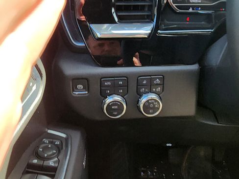 Used 2025 GMC Sierra 1500 SLT w/ SLT Premium Plus Package image 11