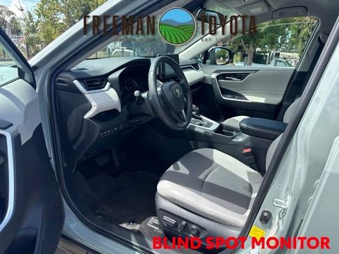 Used 2021 Toyota RAV4 XLE w/ XLE Grade Weather Package AWD/4WD image 7