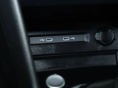 Certified 2025 Volkswagen Taos SEL image 31