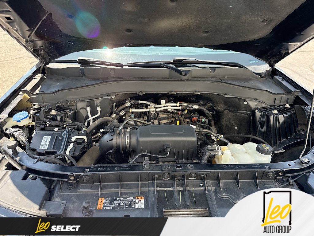 Used 2022 Ford Explorer XLT AWD/4WD image 32