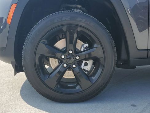 New 2025 Jeep Grand Cherokee L Altitude image 7