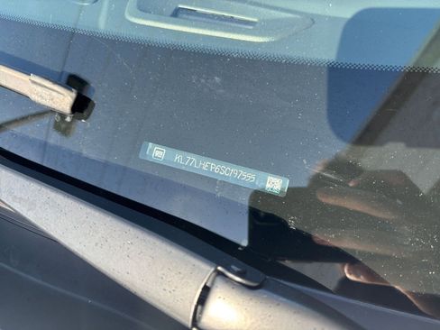 Used 2025 Chevrolet Trax LT image 28