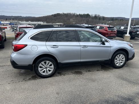 Used 2019 Subaru Outback 2.5i Premium image 6