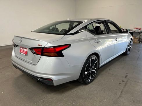Used 2023 Nissan Altima 2.5 SR FWD image 3