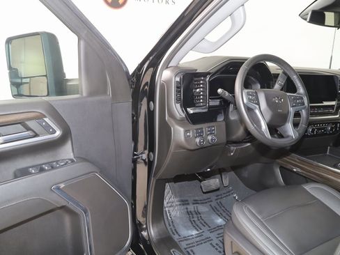 Used 2024 Chevrolet Silverado 2500 LT w/ Midnight Edition image 47