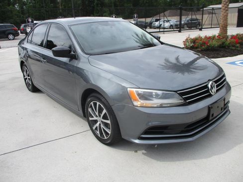 Used 2016 Volkswagen Jetta SE FWD image 3