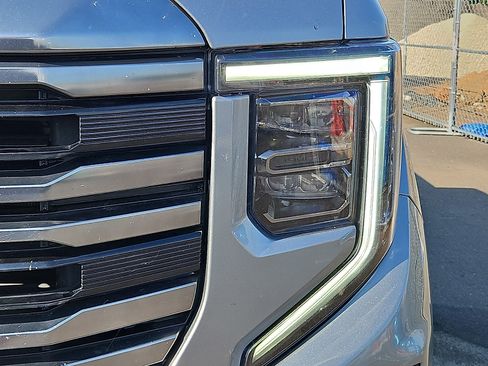 Used 2023 GMC Sierra 1500 AT4 w/ AT4 Premium Package AWD/4WD image 9