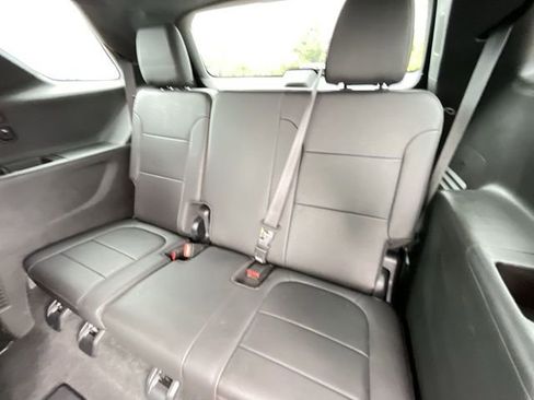 Used 2023 Chevrolet Traverse High Country FWD image 19