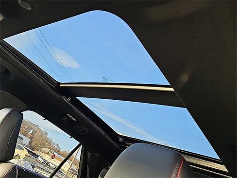 Used 2025 Ford Explorer ST image 17