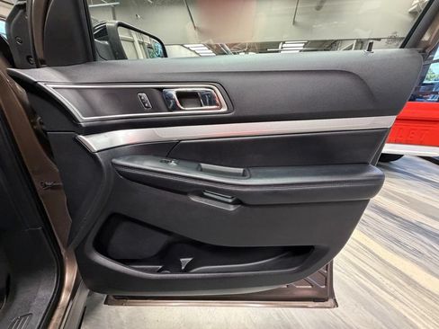 Used 2016 Ford Explorer XLT w/ Equipment Group 202A AWD/4WD image 39