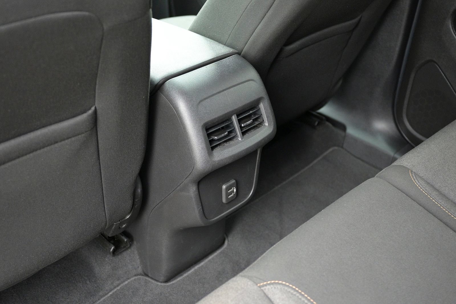 Used 2019 Chevrolet Equinox LT w/ Driver Convenience Package FWD image 4