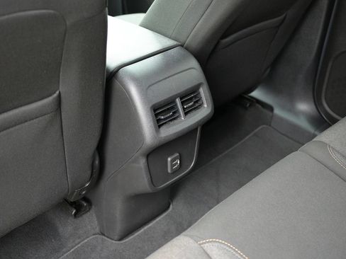 Used 2019 Chevrolet Equinox LT w/ Driver Convenience Package FWD image 4