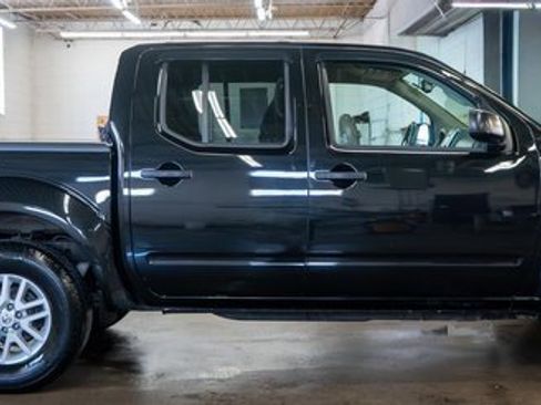Used 2018 Nissan Frontier SV w/ Value Truck Package image 5