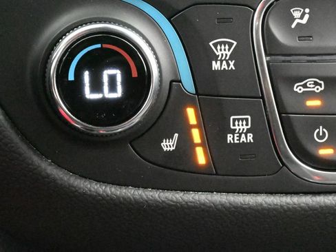 Used 2024 Chevrolet Equinox LT FWD image 21