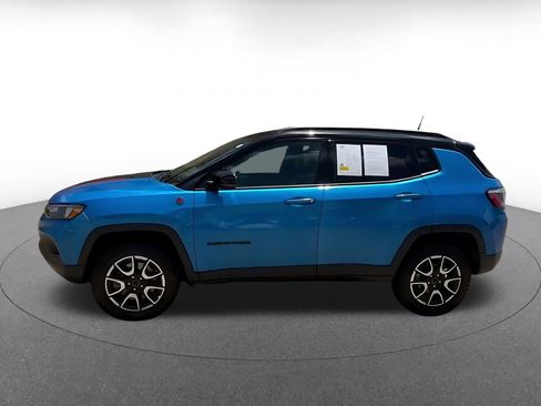 Used 2025 Jeep Compass Trailhawk AWD/4WD image 8