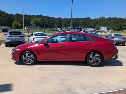 Used 2025 Hyundai Elantra SEL FWD image 5