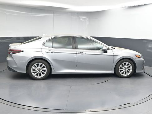 Certified 2021 Toyota Camry LE image 9