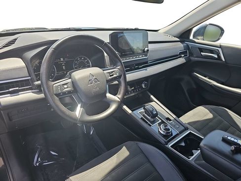 Used 2024 Mitsubishi Outlander SE FWD image 16