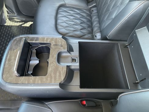 Used 2024 Nissan Armada Platinum w/ Captain's Chairs Package RWD image 42