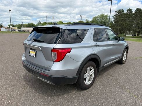 Used 2022 Ford Explorer XLT w/ Equipment Group 202A AWD/4WD image 3