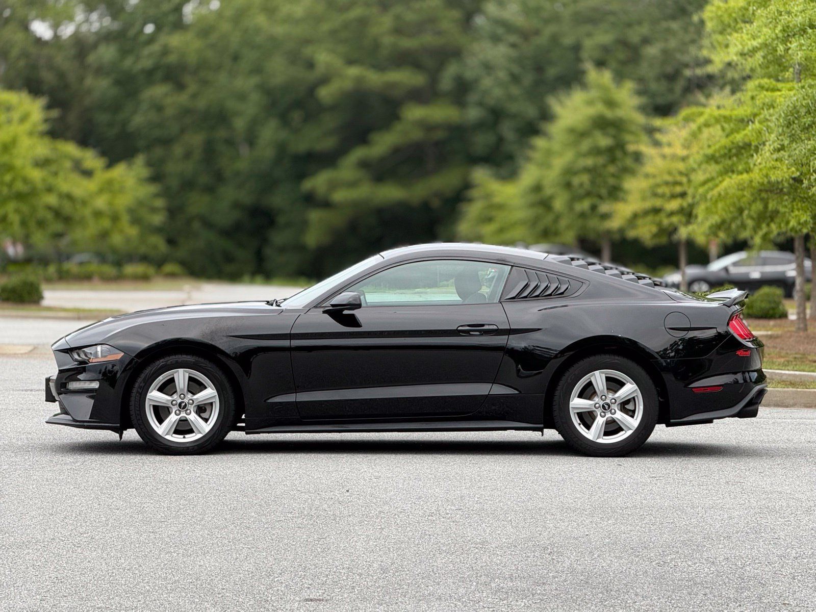 Used 2019 Ford Mustang Coupe RWD image 9
