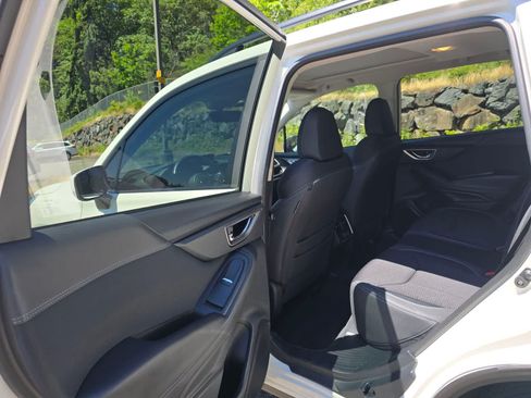 Used 2019 Subaru Forester Premium AWD/4WD image 12