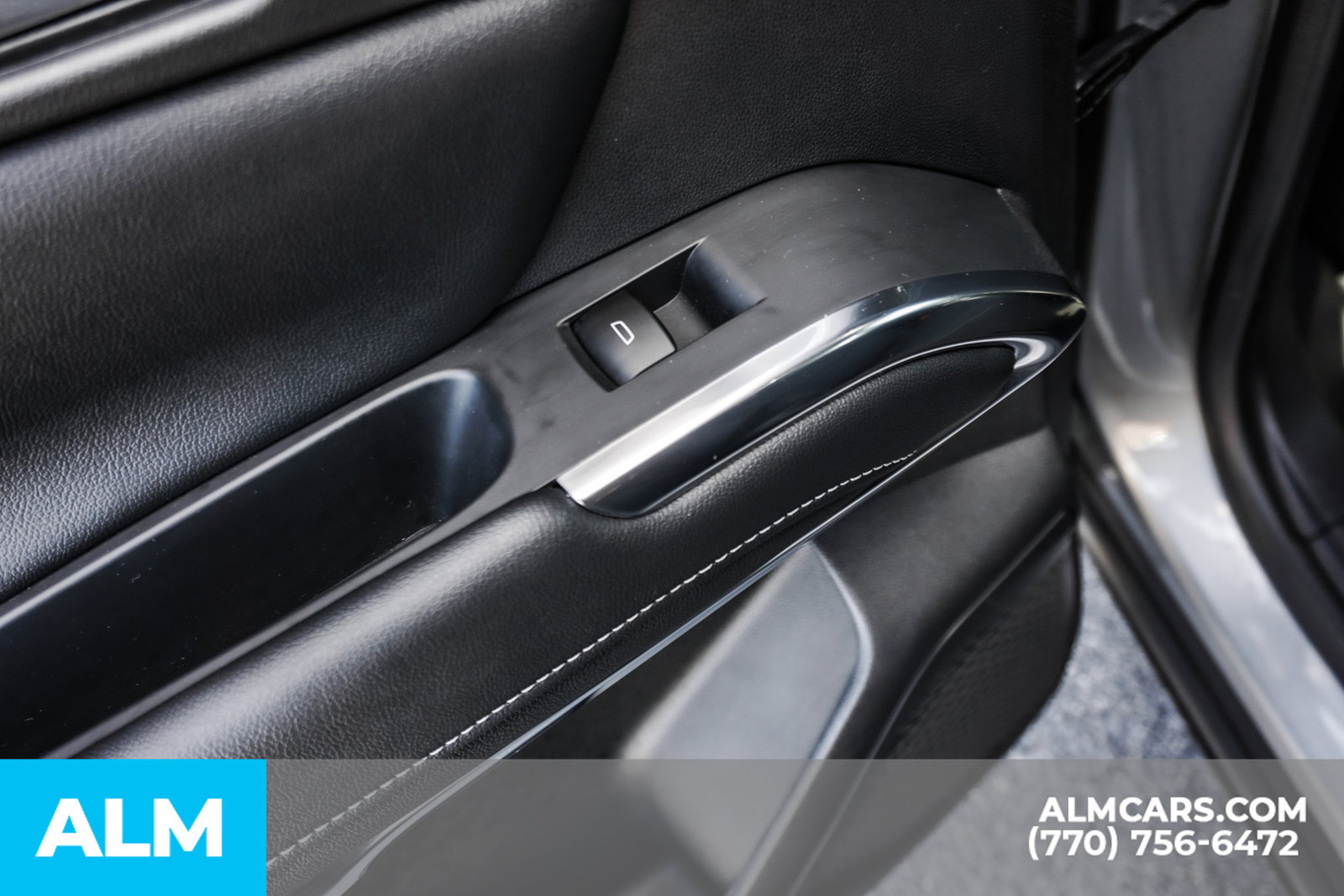 Used 2025 Chevrolet Traverse LT w/ LPO, Floor Liner Package FWD image 52
