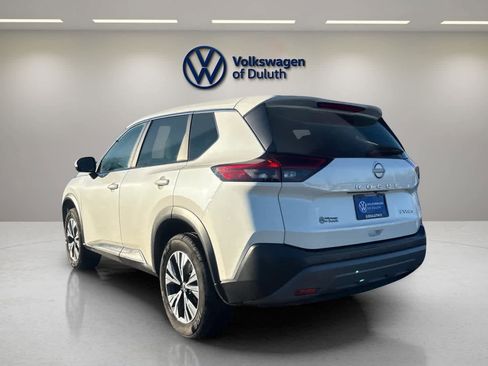 Used 2023 Nissan Rogue SV image 3