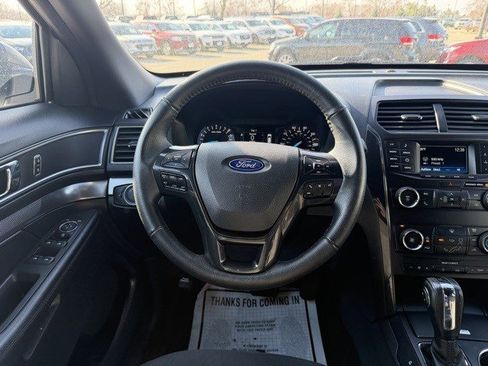 Used 2018 Ford Explorer XLT image 29