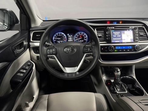 Used 2019 Toyota Highlander XLE AWD/4WD image 10