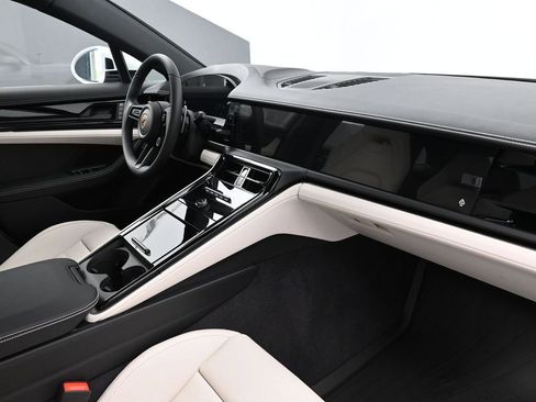 Certified 2026 Porsche Panamera image 13