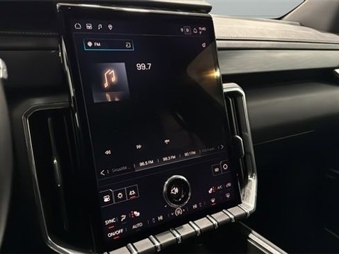 Used 2025 GMC Acadia Elevation image 19