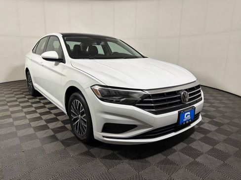 Used 2019 Volkswagen Jetta SE FWD image 2