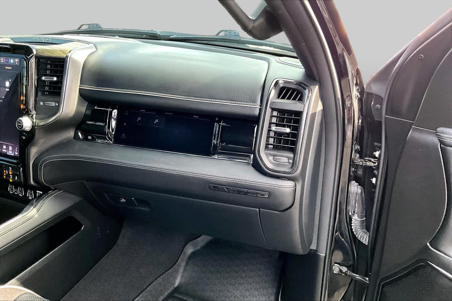 Used 2025 RAM 1500 Limited w/ Off Road Group AWD/4WD image 18