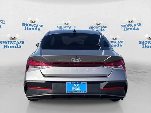 Used 2024 Hyundai Elantra SE image 4