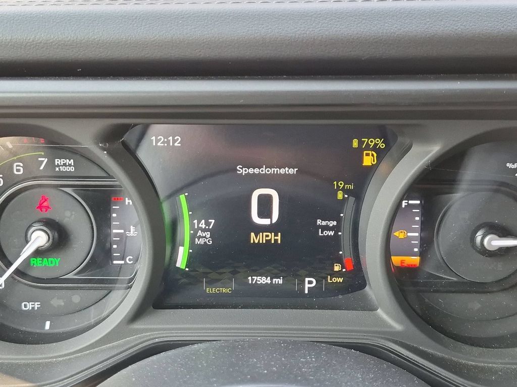 Used 2024 Jeep Wrangler Unlimited Sahara w/ Safety Group AWD/4WD image 13