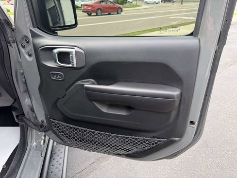 Used 2019 Jeep Wrangler Sport AWD/4WD image 18