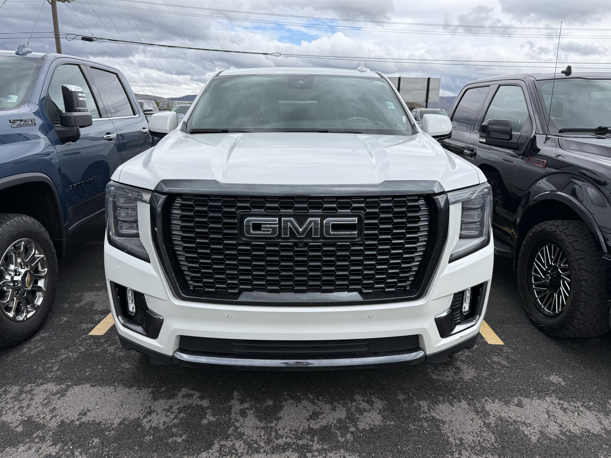 Used 2023 GMC Yukon Denali Ultimate AWD/4WD image 2
