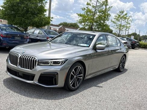 Used 2021 BMW 750i xDrive w/ Executive Package AWD/4WD image 7