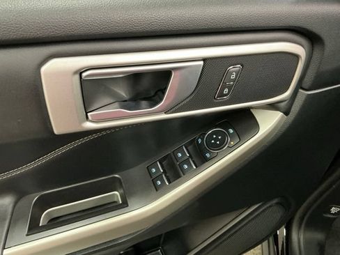 Used 2023 Ford Explorer XLT RWD image 15