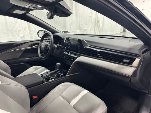 Used 2025 Toyota Camry SE w/ Convenience Package FWD image 59