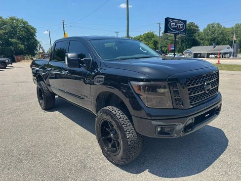 Used 2017 Nissan Titan SL w/ SL Towing Convenience Package RWD image 5