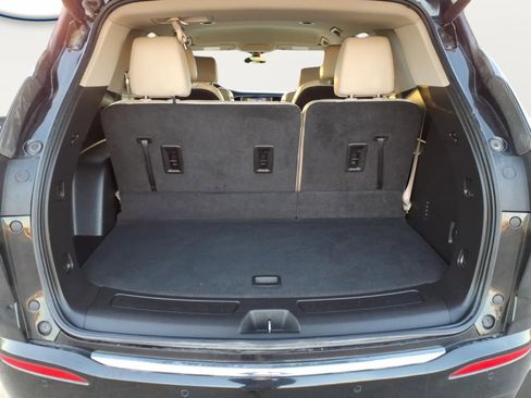 Used 2021 Buick Enclave Essence image 4