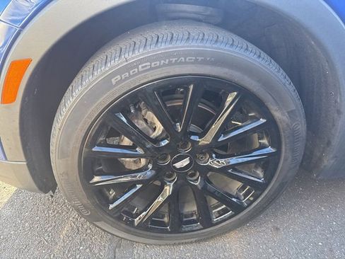 Certified 2023 Cadillac XT4 Luxury w/ Cold Weather Package image 8