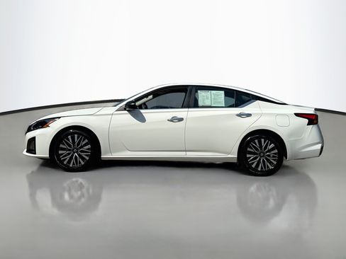 Used 2025 Nissan Altima 2.5 SV FWD image 4