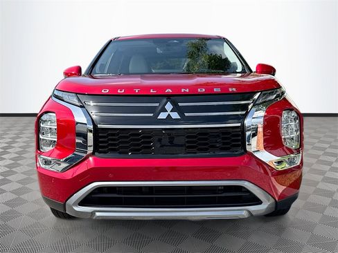 New 2025 Mitsubishi Outlander SE image 2