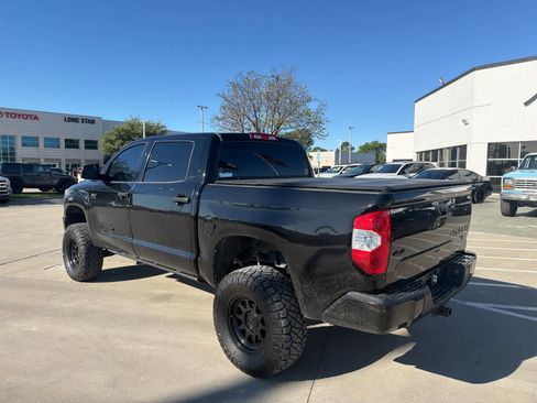 Used 2017 Toyota Tundra SR5 w/ SR5 Upgrade Package image 2