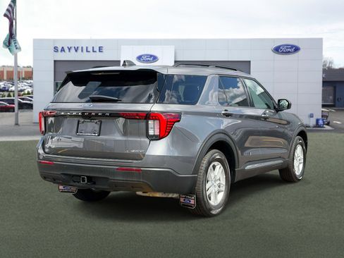 Used 2025 Ford Explorer Active AWD/4WD image 5